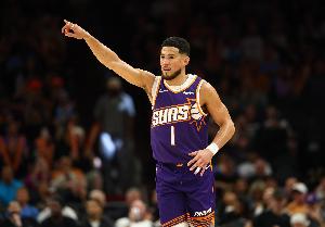 状态可以！布克半场9中5拿到14分2板4助1断1帽 正负值+23 配图