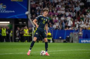 苏格兰球员：日本很强，希望未来我们能像他们一样在大赛走得很远 配图