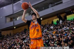 偰李永炜&刘铮伤停!卢伟:轮转遇到很大困难 希望年轻球员站出来 配图