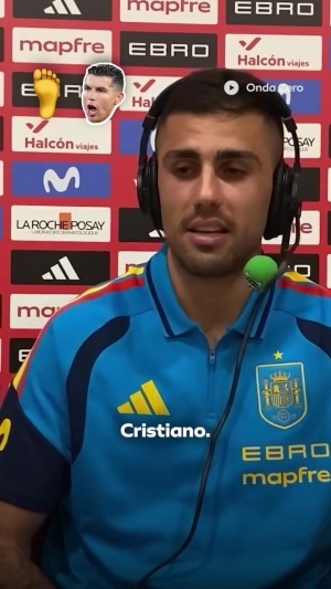 罗德里打造最佳球员：C罗右脚、梅西左脚、哈兰德终结能力 配图