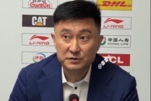 杜锋：大家对比赛始终都是非常专注 比以前好了很多 配图