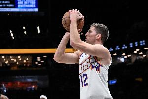 吉莱斯皮有望破太阳单赛季3分球纪录！布克：埋头苦练的结果 配图