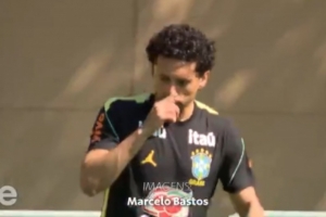 巴媒：因伤缺席对阵法国的友谊赛后，马尔基尼奥斯回归巴西队训练 配图