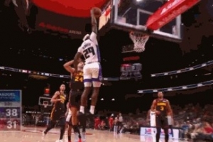 飞得真高啊！普洛登反击越过基斯珀特劈扣打停老鹰 配图