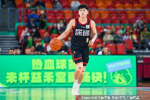 假首发？容子峰仅出战11分钟 三分1中0没有得分&拿1板3犯规 配图