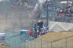 吓人！F1日本站垫赛发生严重事故，赛车腾空翻滚飞出赛道护栏外 配图