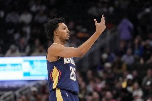 明天鹈鹕迎战火箭 墨菲&德章泰·穆雷出战成疑 配图