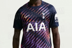 热刺新赛季客场球衣谍照:藏青色底色,搭配粉、紫、橙锯齿花纹 配图