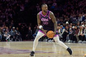 一丁点状态都没有!兰德尔各种打铁 全场13中2&三分3中0 配图