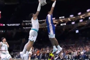 摧枯拉朽！马克西反击一条龙 起飞滑翔力压布里奇斯暴力隔扣 配图