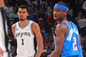 哈利伯顿：文班的表现确实惊艳 但若我投票MVP会给亚历山大 配图