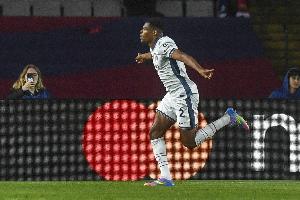 意媒：曼市双雄和利物浦关注邓弗里斯，国米想加薪到500万欧续约 配图