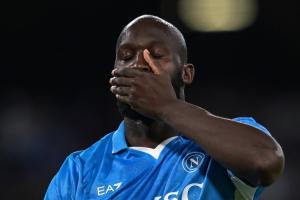 意媒:德佬向卢卡库下最后通牒,若周二不归队将被无限期踢出球队 配图