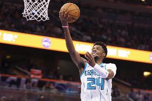 很兴奋！布兰登·米勒首节8中5砍下16分 三分5中3 配图