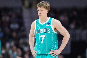 手有点凉！克尼佩尔14中3低效拿到11分11板2助 配图