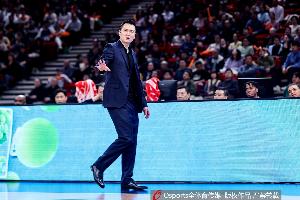 解说:上海现在阵容搭配空间巨大 球队确实越进化越强了 配图