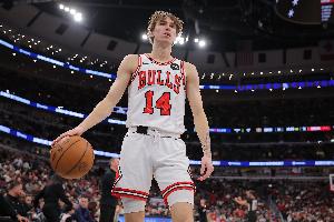 未来可期!布泽利斯21中10空砍29分10板3助1断3帽 配图