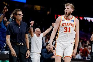 兰代尔谈斯奈德执教生涯500胜:他是个篮球疯子&太有激情了 配图