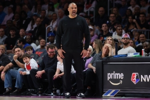 维拉纽瓦谈火箭：和执教没什么关系 他们的问题是没控卫 配图