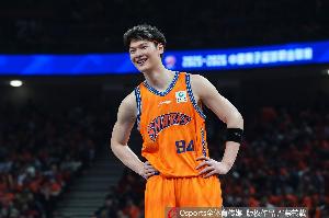 存在感不强！王哲林首发17分钟3中2拿4分3板 正负值+5 配图