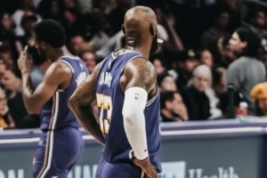 家族成就！詹姆斯IG晒组图回顾昨日父子连线：感恩！ 配图