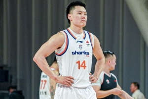 攻防都顶级！李弘权全场防守拉满 出场37分钟拿16分3板3助2断 配图