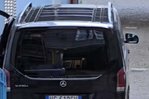 记者:19岁前锋安德烈·科斯蒂奇接受米兰的体检 配图