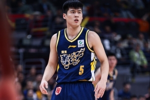 媒体人：陈家政与张皓嘉的实际表现、比赛细节&欲望完全是2个概念 配图