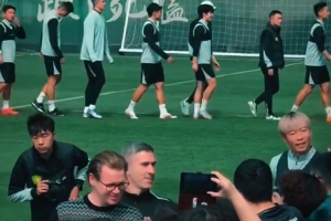 博主：国安今日进行今年首次公开训练课，外援中卫拉莫斯暂未归队 配图