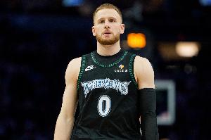 稳定发挥!迪文岑佐18中7&5记三分拿下全队最高22分外加3板2助2帽 配图