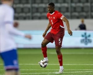 太阳报:切尔西、利物浦等多队关注瑞士U21队长、中卫尼亚科西 配图