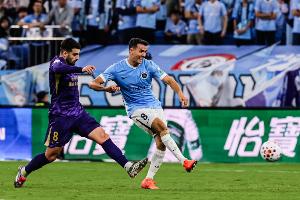 记者：周定洋因感冒在医院输液，没有参加深圳新鹏城开放日活动 配图