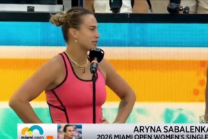 萨巴伦卡：那个想着我击球出界的女士，拜托别再那么做了 配图