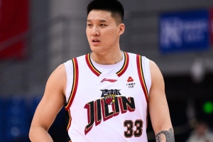 阿日没硬起来！曾繁日出战14分钟 5中1仅拿2分&还有3犯规 配图