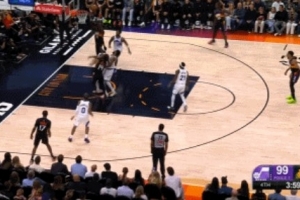 梅开二度！布雷亚输送炮弹 马卢阿奇垂直上升空接暴扣 配图