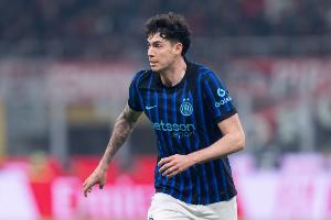 阿斯：巴萨今夏重点补强防线，引援目标包括巴斯托尼和武什科维奇 配图