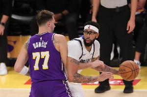 美媒:东契奇本月合计得到558分 浓眉独行侠生涯合计才587分 配图