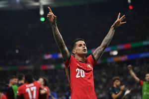 坎塞洛:为葡萄牙征战是此生之幸,我们本该更好地掌控比赛 配图