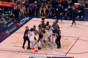 人不少事不大！勇士和掘金发生小冲突 纳吉&小佩顿&梅尔顿3人技犯 配图