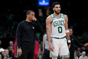 马祖拉：塔图姆进攻端表现非常出色 能判断对方的防守并正确应对 配图