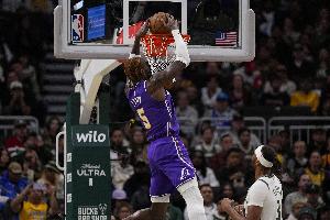 里夫斯：艾顿和海斯两人类型不同 但在各自擅长的领域都很有效率 配图