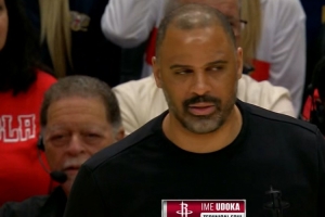 很不满！杜兰特和乌度卡抱怨判罚 先后被吹技犯 配图