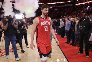 火龙喷火！申京在近4场比赛中3场砍下30+ 赛季场均得分20.7 配图