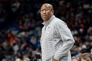 迈克·布朗:我们与裁判较劲消耗太多精力 雷霆38次罚球都合理吗 配图