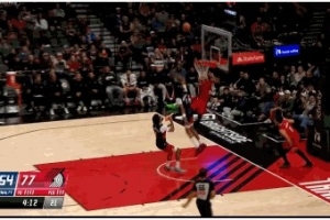 运气球！卡马拉反击空接被干扰 高高抛起还是弹进！ 配图