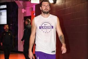 东契奇近期与去年对比！美媒：这一年变化实在太大了！ 配图