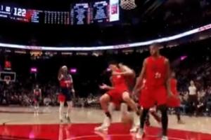 这不纯纯欺负人吗？里斯直接从背后抱摔杨瀚森 裁判吹双方技犯！ 配图