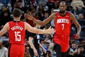 火箭客战鹈鹕先发:谢泼德、阿门、杜兰特、贾巴里、申京 配图