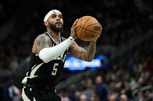 单核！特伦特半场12中6&三分10中5砍全场最高18分 队友无人上双 配图