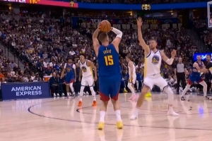 开始发力！约基奇三分命中后强攻再打2+1 率队迫近比分 配图